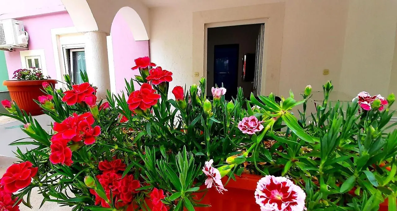 Ema & Sea Apartment'S With Free Private Parking Pula Apartment