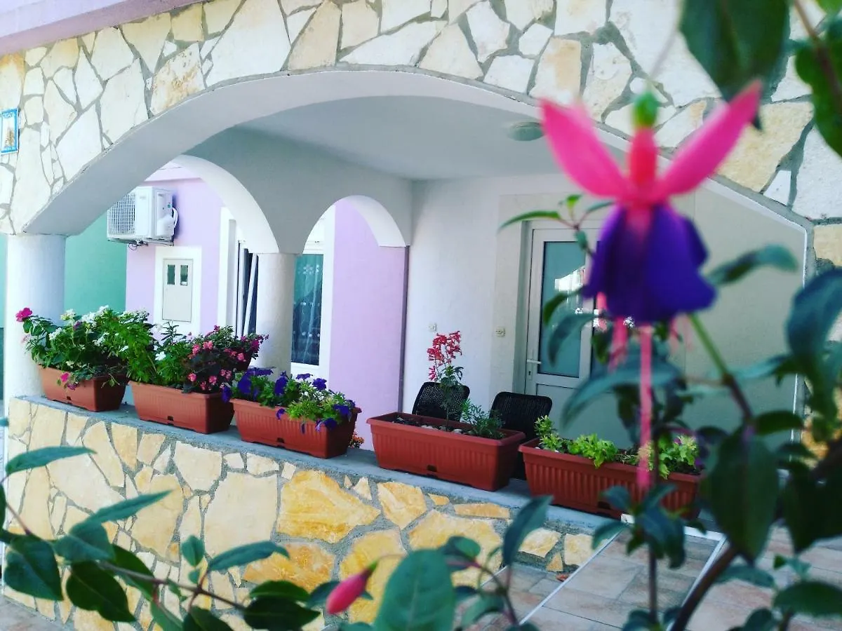 Ema & Sea Apartment'S With Free Private Parking Pula