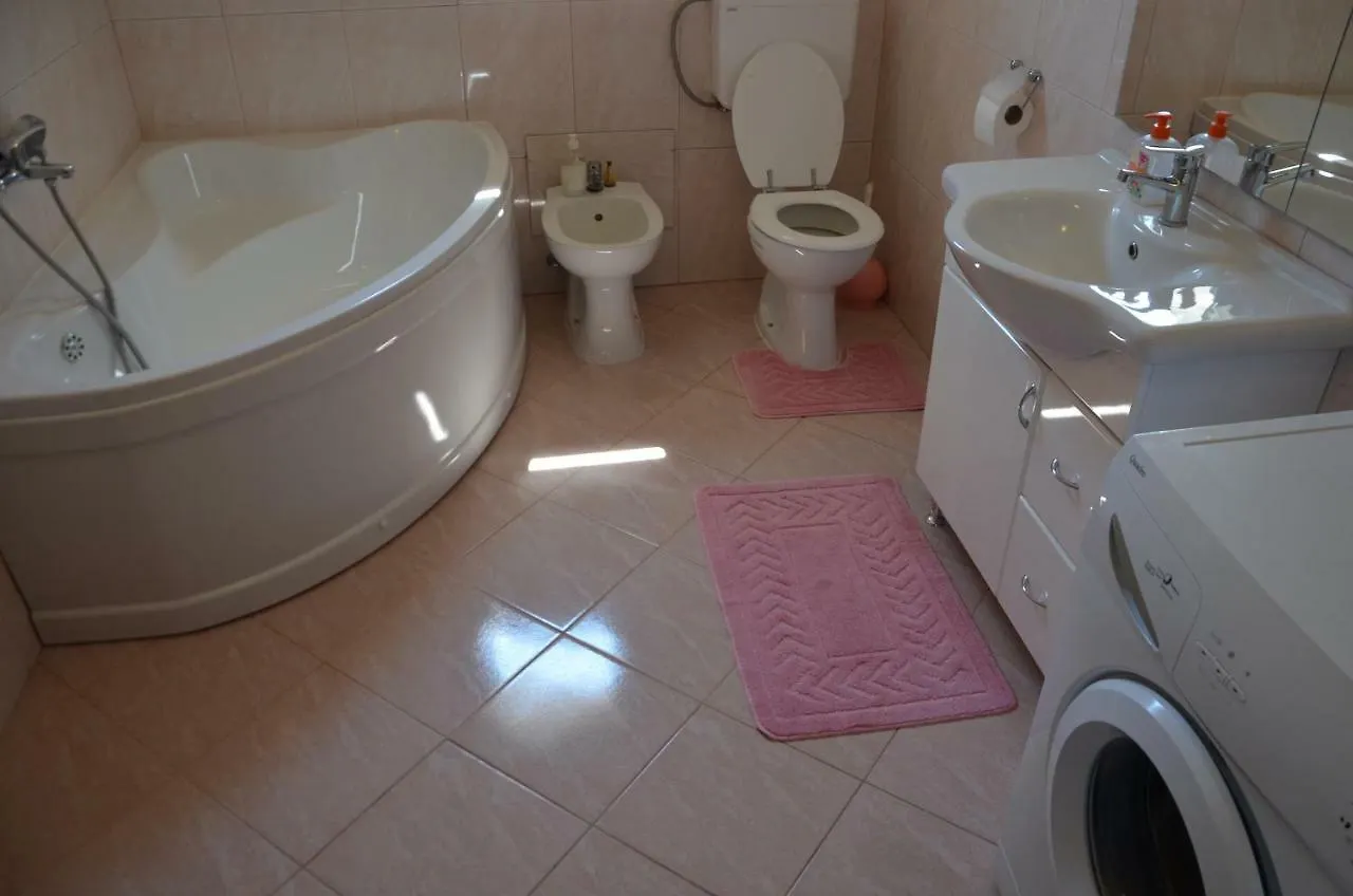 Ema & Sea Apartment'S With Free Private Parking Pula 0*,