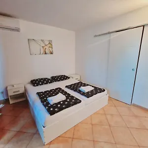 Apartman Damian, Pula