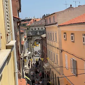 Apartman Dejan 2-top Centar-old Town Studio, Pula