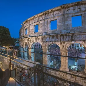 Apartment Arena & Seaview Luxurious, Pula